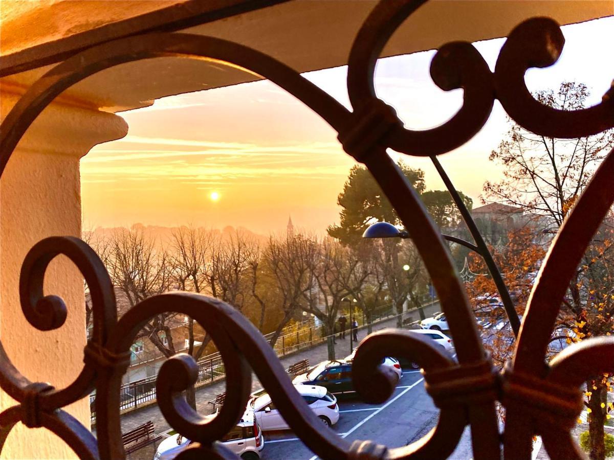 B&B Terrazza Sul Borgo Mogliano Екстериор снимка
